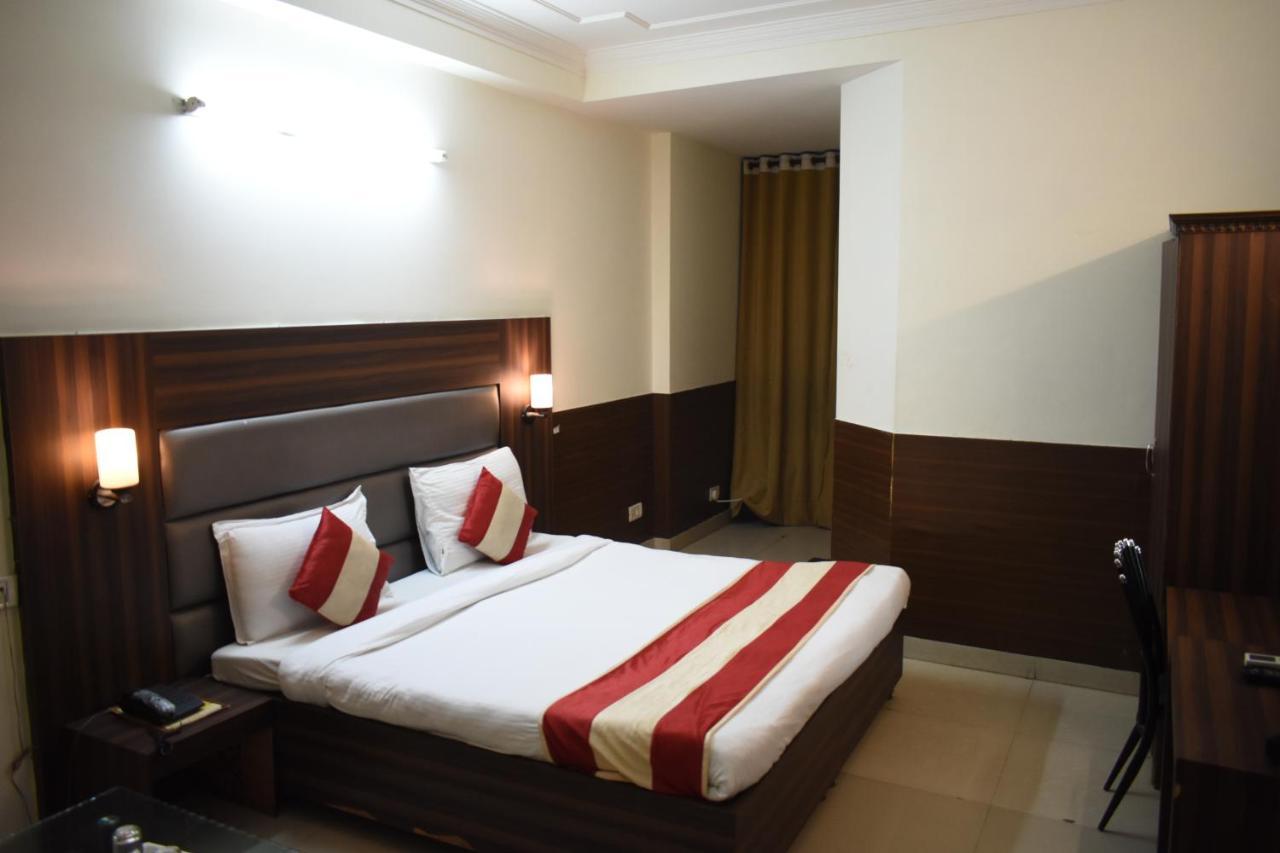 Hotel Kashish Plaza - 5 Mins From Metro Station Delhi  Luaran gambar